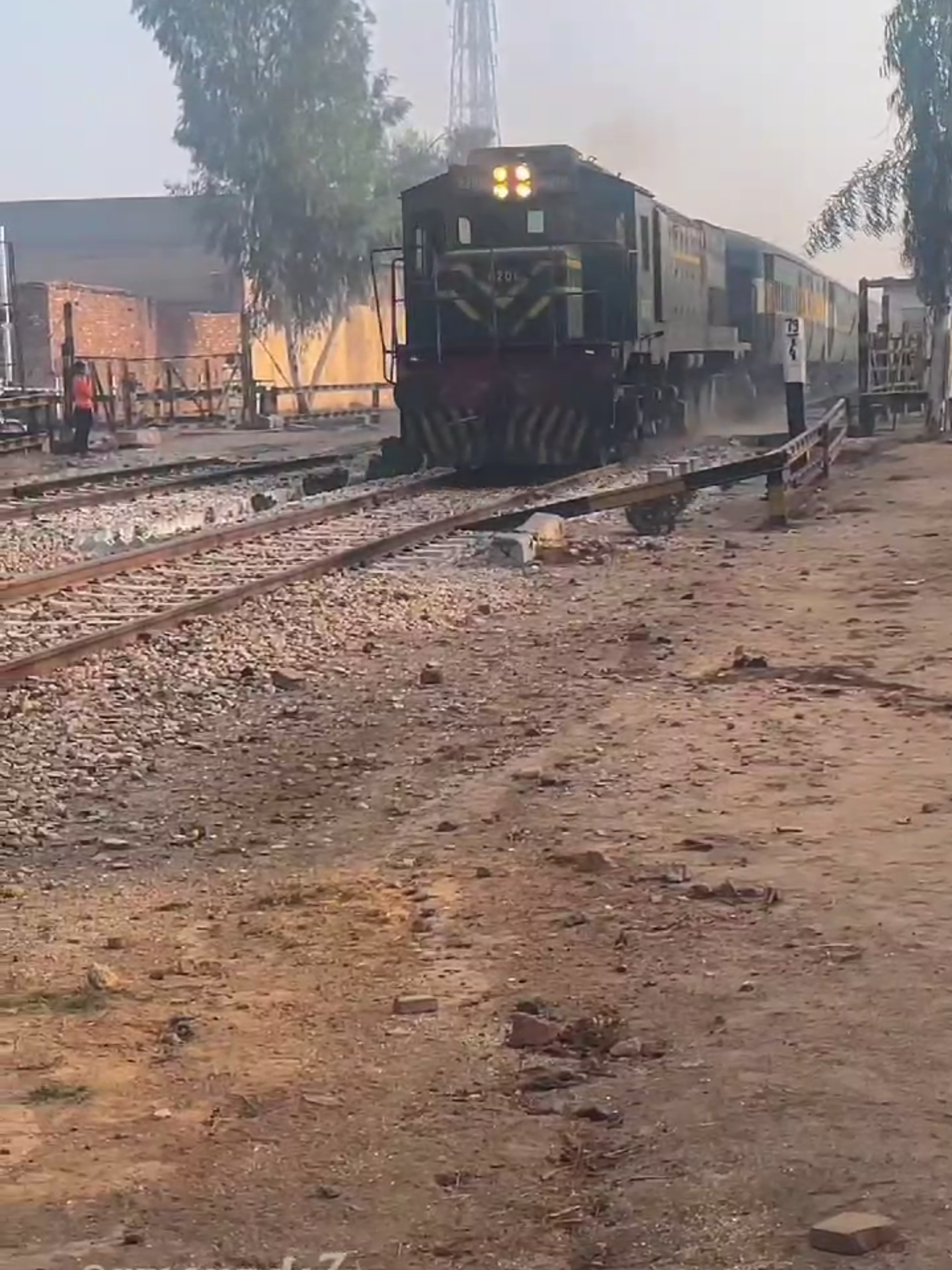 Dancing Train of Pakistan 🚅🚂 #viral #tiktok #train #trainlover #fyp @TikTok