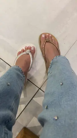 Esse chinelo está uma fofura 🥰 Descontinhos rolando la no insta @sonhodospes_norteshopping #rasteirinhas #comprasonline #blackfriday #sapatosfemininos #calcadosfemininos #fretegratis 