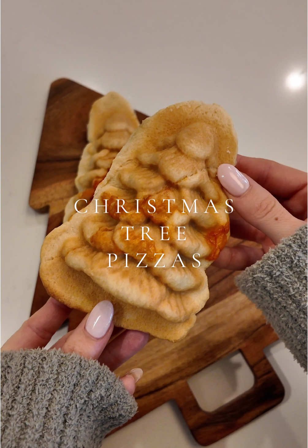 christmas tree pizzas 🎄🤍🍕 bake for 25 mins on 350°! #christmas #pizza #christmastreats #christmasideas #christmasseason #christmastiktok #holiday #viral 