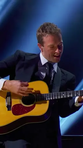 Chris Martin - Losing My Religion | 2012 (R.E.M. cover) (with Michael Stipe) (acoustic) . . #Coldplay #ChrisMartin #MichaelStipe #Acoustic #coldplayconcert @coldplay