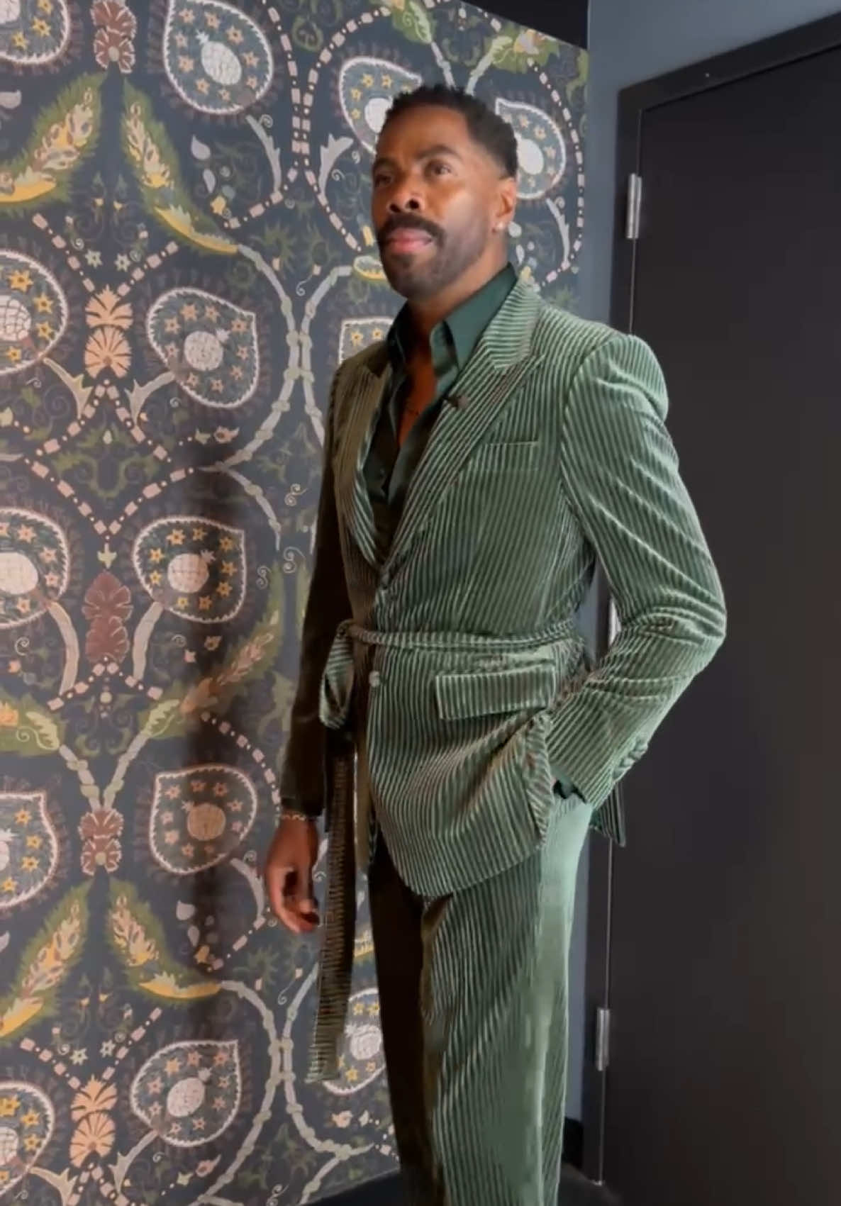 Colman Domingo for Jimmy Kimmel Wearing @dzojchen and @giuseppezanotti  Jewels by @davidyurman  Grooming @jam_rich  #waymanandmicah #colmandomingo #jimmeykimmel