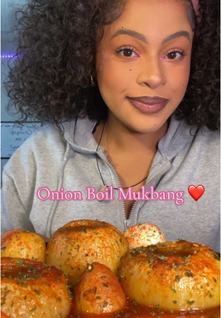 Onion Boil Mukbang❤️❤️❤️❤️#fypppppppppppppppppppppppp #fypppppppppppppp #fypageシ #fypp #viral #viralvideo #mukbang #mukbangeatingshow #asmrfood #asmrsounds #asmrtiktoks #mukbangvideo #viraltiktok #asmr #crab #onion 