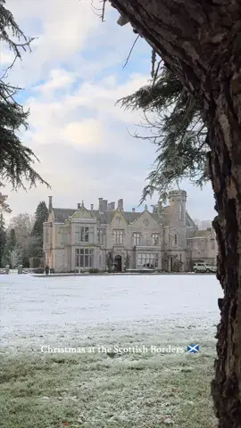 This is what the perfect Christmas looks like: tucked away in the Scottish countryside, by a roaring fireplace, watching snowflakes drift past the window 🏴󠁧󠁢󠁳󠁣󠁴󠁿☃️