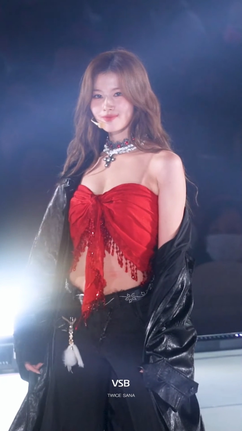 Runway Sana 🤗 #sana #minatozakisana #twice #misamo #foryouonces🤗 #oncekrrens #hautecouture #misamokansai_d2 #hautecouture_in_osaka 