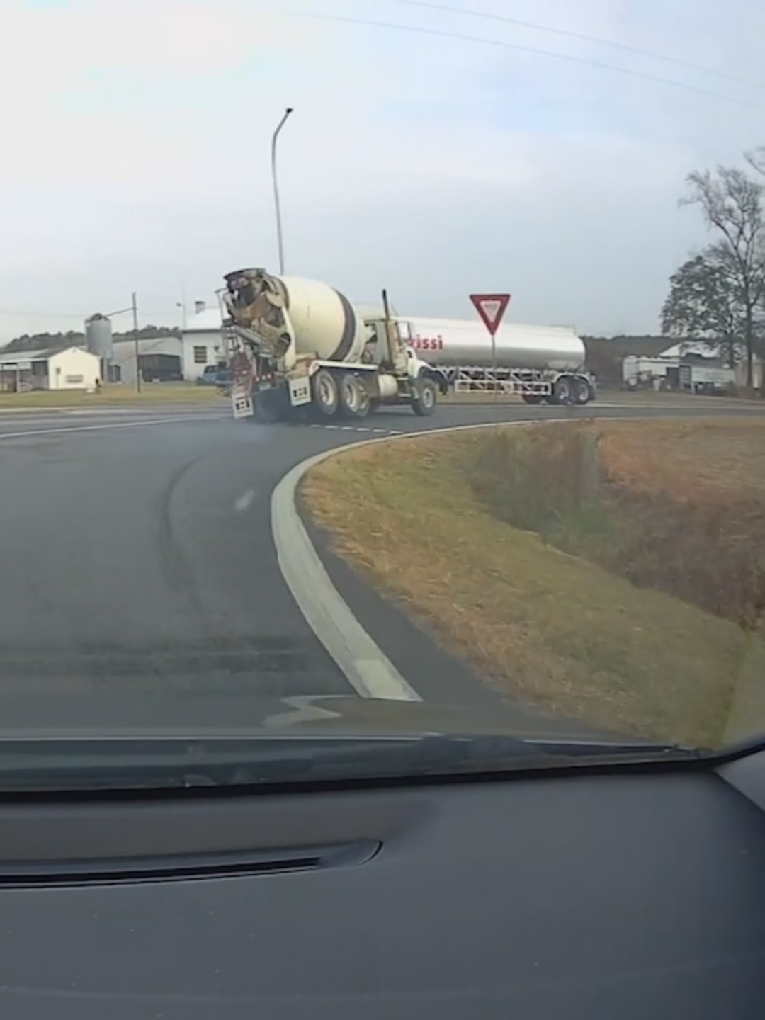 Dashcam footage captured the heart-stopping moment a cement mixer nearly hit a truck in Frankford, Delaware, on Wednesday. #crash #delaware