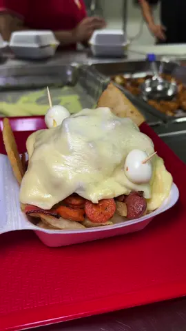 Así es el proceso de armado de una de nuestras consentidas 👑 ¿Qué mejor que terminar tu día con una picada personal? 🤤🍟 Trae todo lo que nos gusta y lo mejor nuestras Crispetas De Pollo.  📍Disfrútalas en nuestros dos puntos de venta en el Barrio Tricentenario. #ComidaViral #quehacerenmedellin #comidarapida #ComerEnMedellín #comidatiktok #comidacallejera 