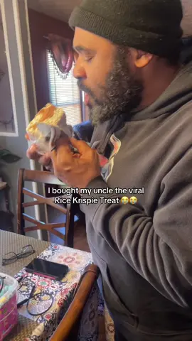 @AllAboutSnackz Lets just say my uncle enjoyed the rice krispie treat 😭😭 #ricekrispietreats #sweets #sweetreats #eating #eatingshow 