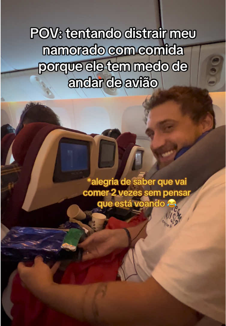 Quem mais também não gosta de andar de avião? 😅 #casais #casal #casaltiktok #avião #latam #namorados #namorado #relacionamento #namorada #relatable #couplecomedy #comédia #humor #engraçado #couplegoals #fyp #relationshipgoals #medo #joanaerafa