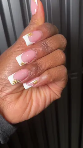❄️winter nails ❄️ As usual my nail tec snapped 💗💗 #nailart #frenchtipnails #frenchtipsnails #nailtech #winternailsinspo  