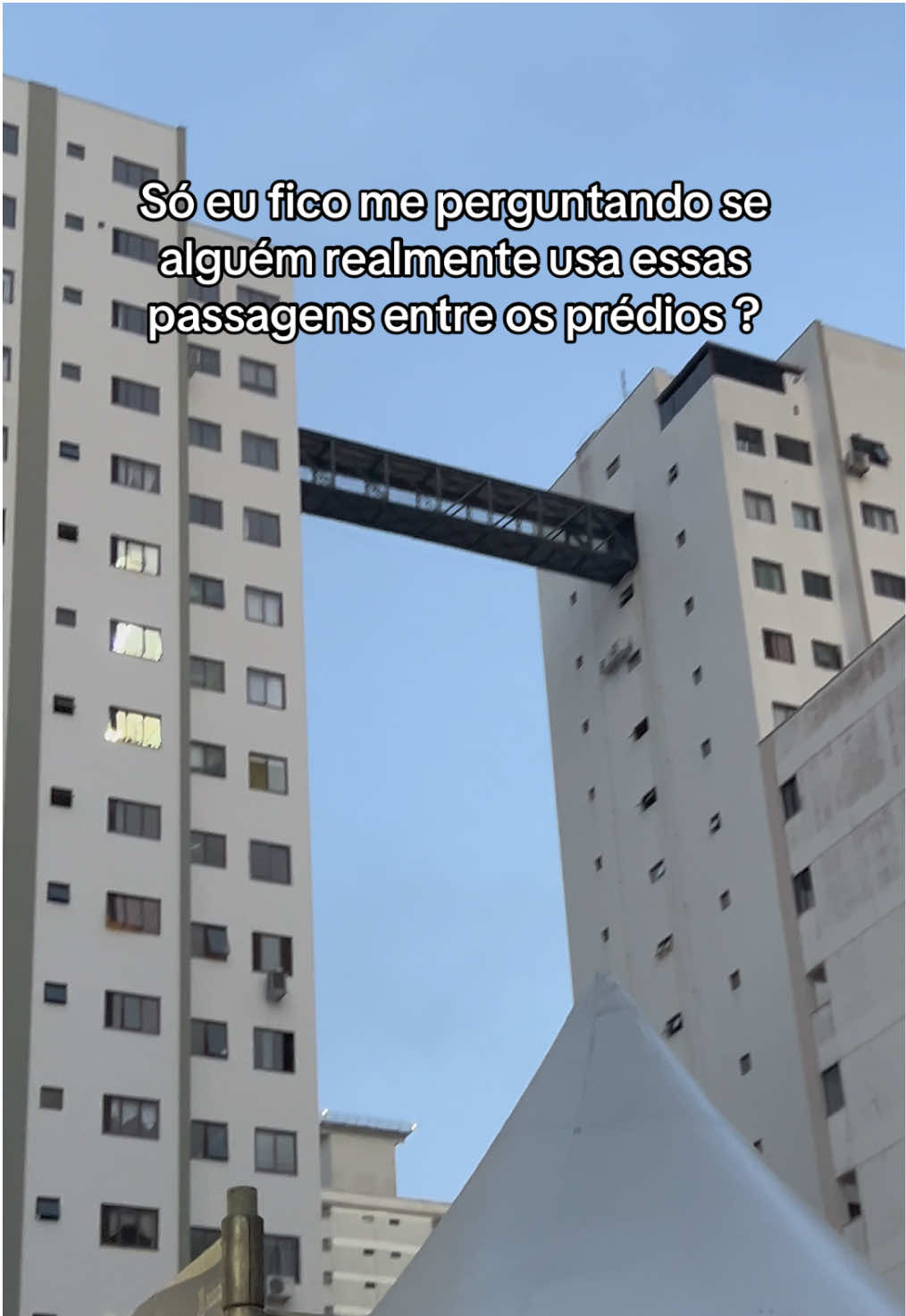 Qual a real utilidade disso? 🤔 #balneariocamboriu #dubaibrasileira #bc #predio 