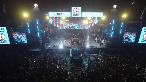 Kebersamaan pendukung pada saat konser yang membuat menjadi meriah. #muliapas #degadjah #nodrama #prabowo #bali #fyp 