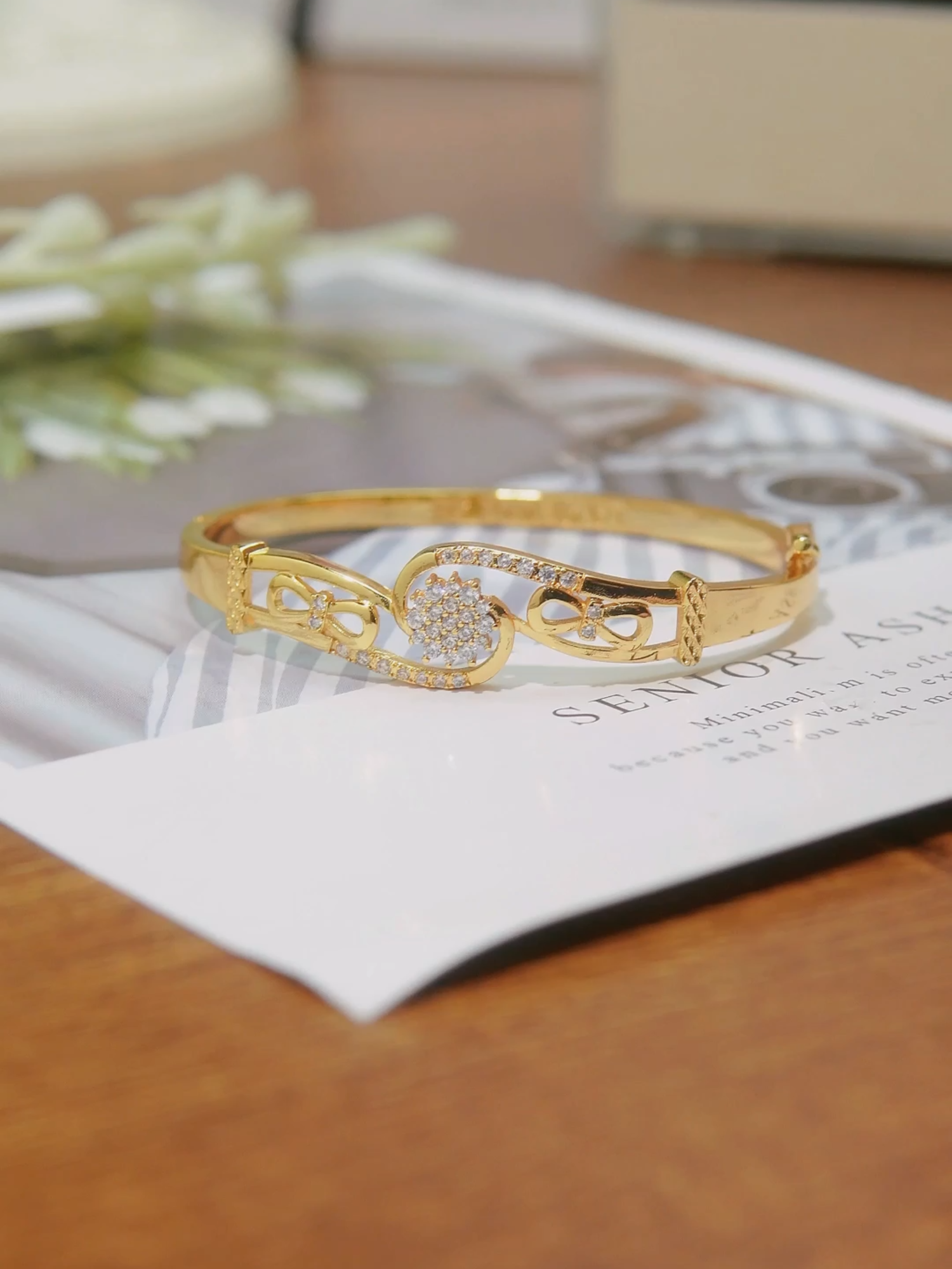 Gelang Bangle Anastasia, mewah cantik banget saay😍😍 Cek di keranjang kuning sekarang juga ya🤗🥰 