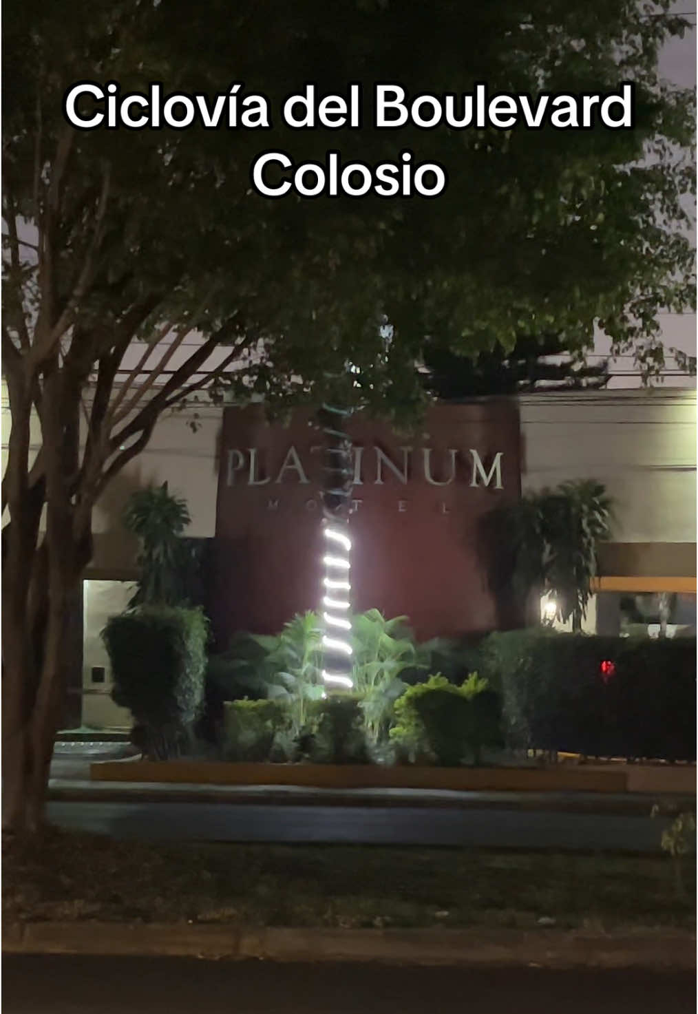 Boulevard Colosio de noche en Tepic Nayarit #Travel #Visit #Reseña #Comedia #Viral #Meme #Chiste #Risa #Humor  Probando Catando Tour #Mexico Estados Unidos #Comida #Foodie 