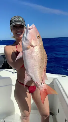 Mutton Snapper 🙌😍🎣 #fishing #boat #foryou #girlswhofish #fishingtrip #fishingtiktoks #offshore 