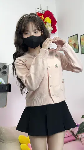 Sắp lạnh rùi đoá các ní ơi ✨❄️💃 Áo len lông thỏ cardigan phối tag quả xinh iu #aolen #aocardigan #aolennu #thoitrangnu #fashiontiktok #phoidoxinh #xuhuong #reviewquanao #viral #maym52🎀 