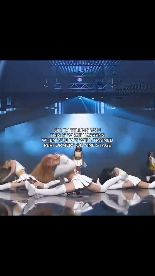 OH @KATSEYE DID NOT COME TO PLAY ‼️‼️‼️ #KATSEYE #katseye #katseye_debut  #mamaawards2024 #hybe  #manon #daniela #yoonchae #lara #megan #sophia #dancebreak 