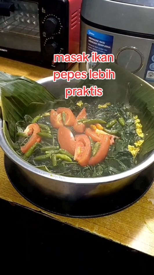 masak ikan pepes dengan praktis dan lezat#makanan #kulinerindonesia #foodviral #resepsimple #fyp #resepmasakan #reseptiktok #caramasak #kulinertiktok 