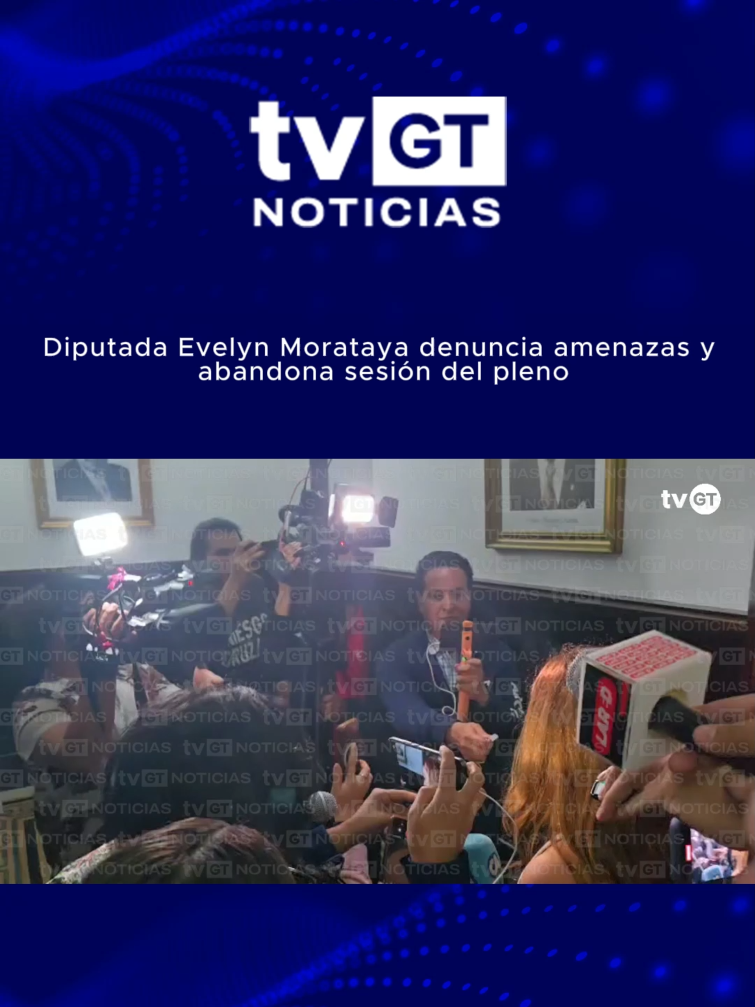 Camarógrafos sufren caída al seguir a diputada Morataya tras abandonar el pleno. #tvgt #Guatemala #viraltiktokvideo #viral_video