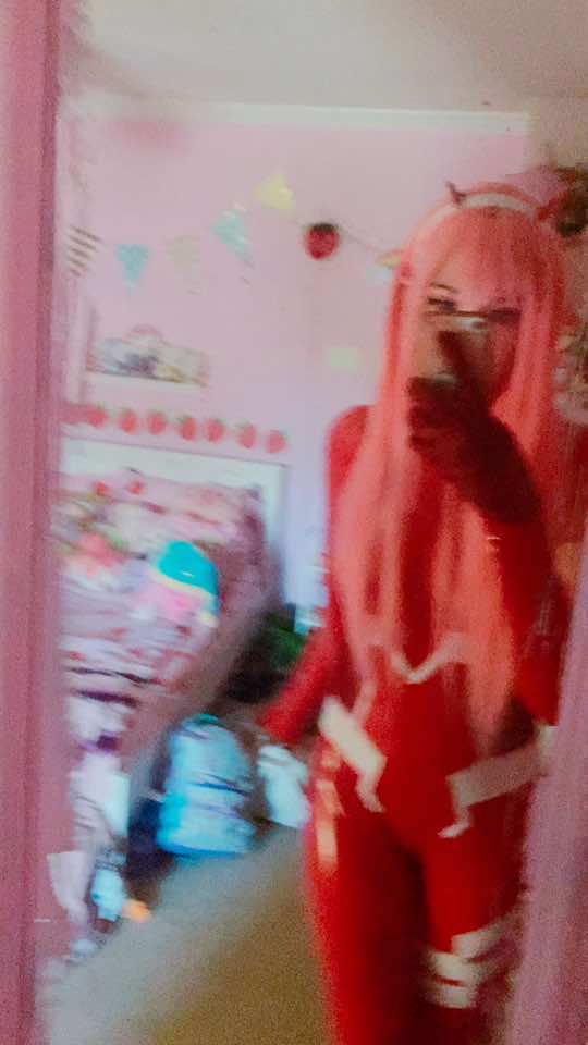 are you willing to clean my mirror :( #zerotwo#zerotwocosplay#darlinginthefranxx#ditf#anime