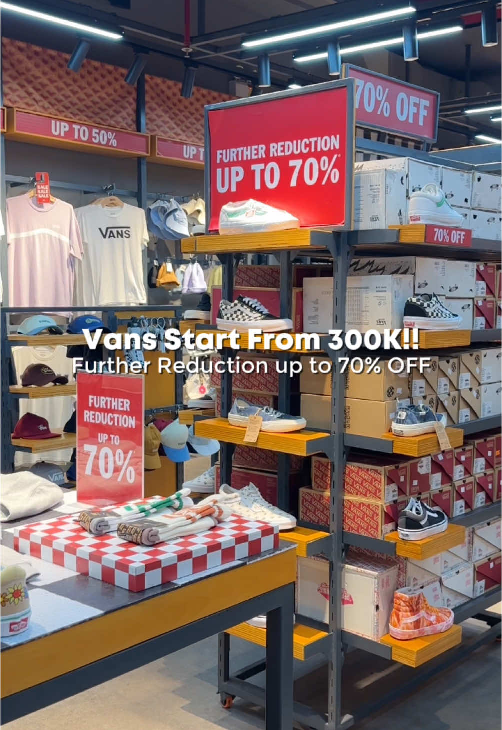 Step up your style without breaking the bank! Vans under 1M, ready to rock your look🔥 Limited stock available, so hurry before they’re gone! Only on Summarecon Villaggio Outlets🛍️🖤 — Upgrade style-mu tanpa bikin kantong bolong! Vans di bawah 1 juta, siap lengkapi penampilanmu 🔥 Stok terbatas, cepat sebelum kehabisan! Hanya di Summarecon Villaggio Outlets🛍️🖤 #VillaggioOutlets #SummareconVillaggioOutlets #OutletPertamadiIndonesia