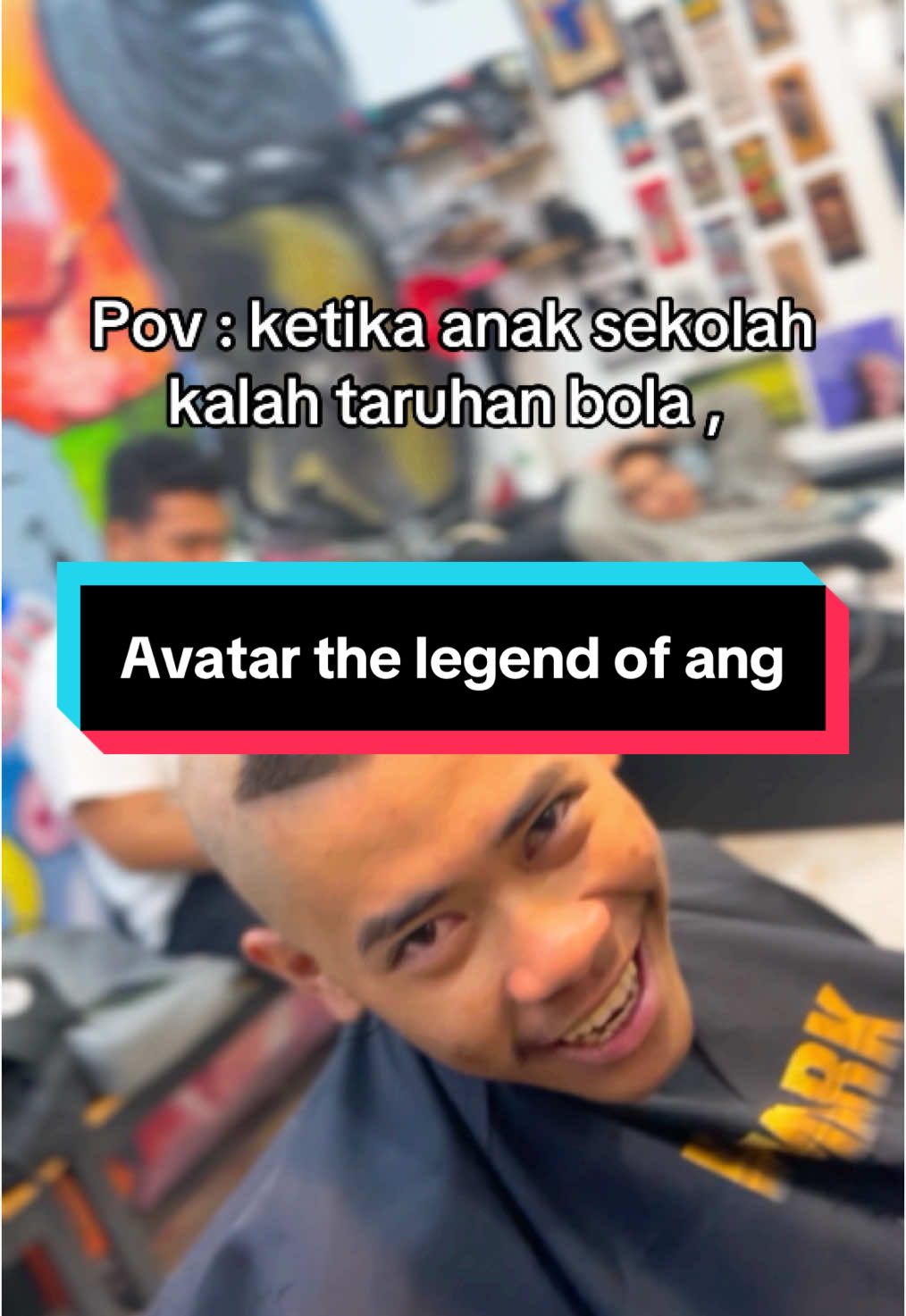 Ada ada aja kelakuan anak jaman sekarang ya 😝🤪 #riothairstudiodepok #kangcukurfenomenal #barbershopdepok #tukangcukurtiktok #barberindonesia #haircut #avatar #potongavatar  