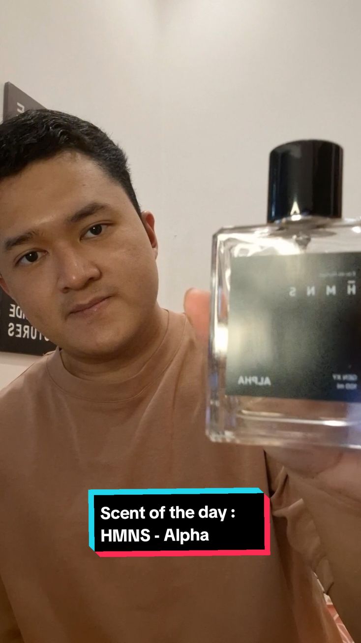 Scent of the day : HMNS - Alpha ✨️ @hmns.id  Citrus, Green Tea, Woody buat kegiatan outdoor cocok banget . #fragrancereview #scentoftheday #fragrancecollection #parfumlokal #hmns #hmnsalpha #fyp #reels 