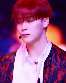 I would let the world burn for you ❤️‍🔥.! @ASTRO 아스트로 @TikTok  • • • #aroha #fyp #bin #binnie #astro #binxxim #moonbin 