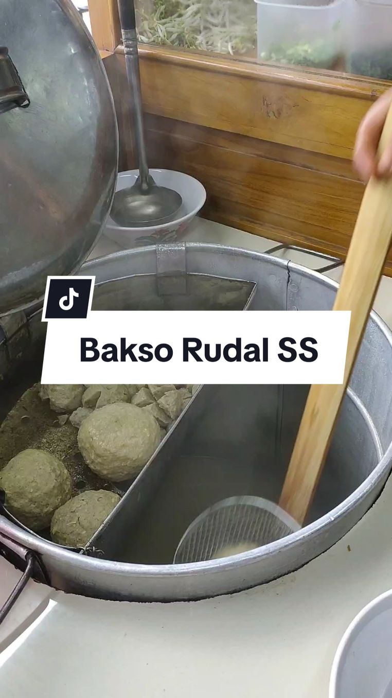 Bakso Rudal SS yang punya kuah enak banget #bakso #kuliner #kulinerkotasubang 