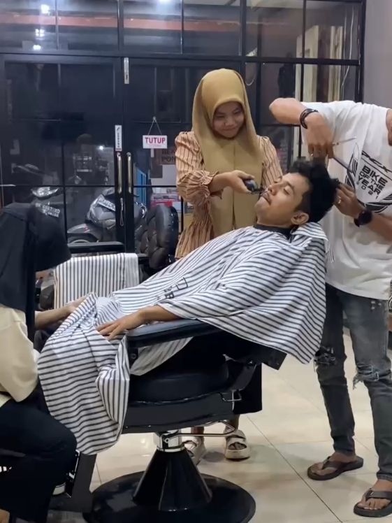 menjual segala alat cukur... #capcut #barber #alatcukur #fyp #trending #viral #foryou 