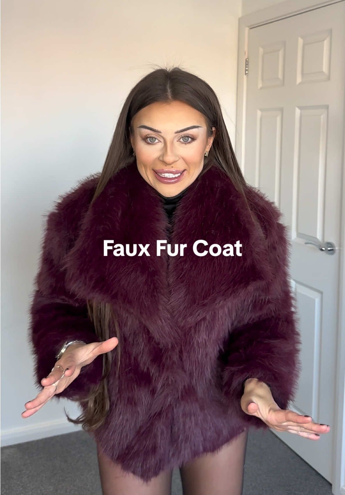 Comes in so many colours and I want them ALL !!! The wuality of this Faux Fur Coat is hnreal especially for £30 its crazy 🤍🤍🤍 #fauxfurcoat #fauxfur #burgundycoat #blackfridaysale #tiktokmademebuyit 