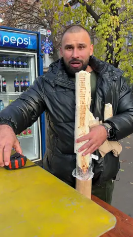 Вот к чему приводит шаурмичная жадность! Или как нельзя обращаться с шаурмой😬 📍 г. Одесса, ул. Космонавтов, 7, «Шаурма 888» #гуаябадядя #шаурма #рек #хочуврек #foryou #tiktok #viral #longervideos 