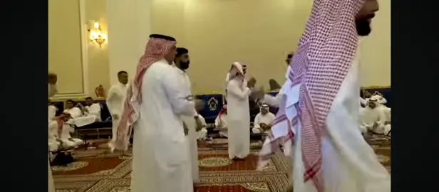 #الفنان طلال الرويسي وعازف القانون عبدالله الرويسي والعود ريان الرويسي والمرواس على الرويسي طقم رويسي عجيب الله يديم عليهم المحبه والأخوه ❤️😊