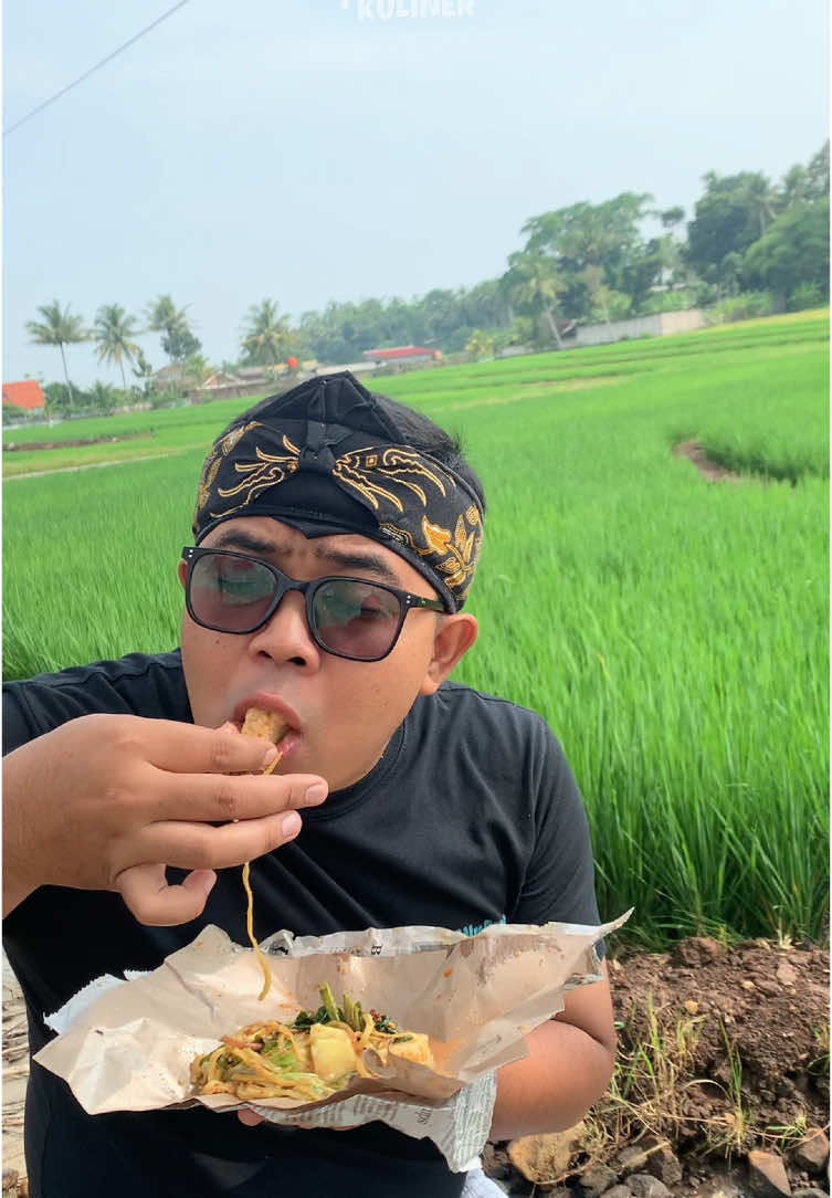 Pasti sudah pada jarang makan gendar pecel ya?? #salatiga #salatiga24jam #salatigatiktok #salatigahits #salatigaviral #salatigastory #kulinersalatiga #kulinersalatigahits #kulinersalatigahitz #kulinersalatigamurah #kulineransalatiga #vincentnorris #minumantiktok  #fyo #fyp #fyoupage #fypシ゚viral #fyoup #makanansalatiga #oleholehsalatiga #salatigahatiberiman #makandisalatiga #khassalatiga #kulinerboyolali #kulinerambarawa #kulinerungaran #kulinerkabsemarang #kulinersemarang #ambarawahits #ambarawahitz #semaranghits #semaranghitz #boyolalihits #boyolalitiktok #ambarawafest #kulineranambarawa #kulineransemarang 