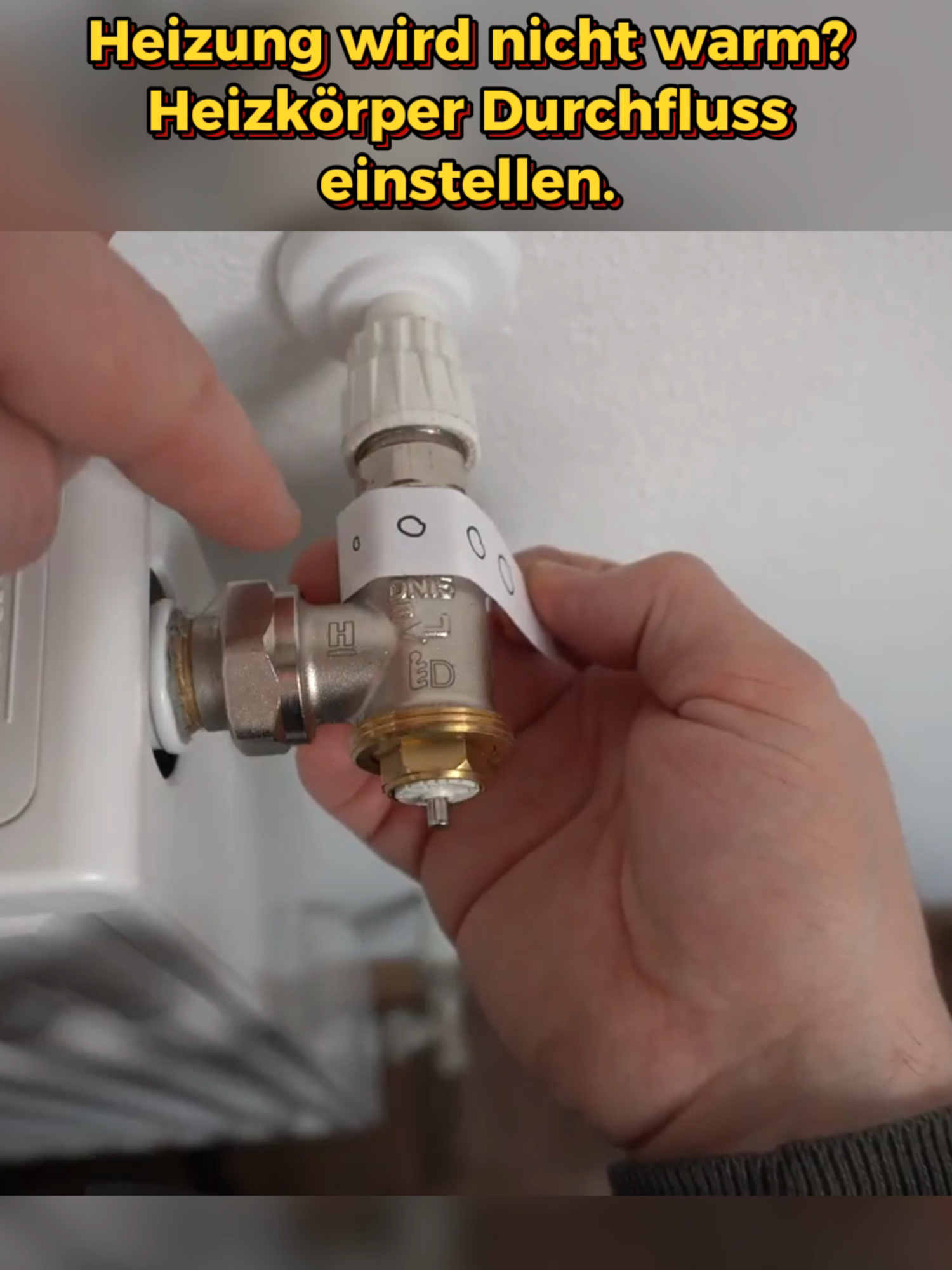 Heizung wird nicht warm? Heizkörper Durchfluss einstellen. (2/2) #heizkörper #wirdnichtwarm #ventilhängt #lösen #ventilgängigmachen #tipsvomschmal #lustaufhandwerk  #düsseldorf #duesseldorf #heimat #heizung