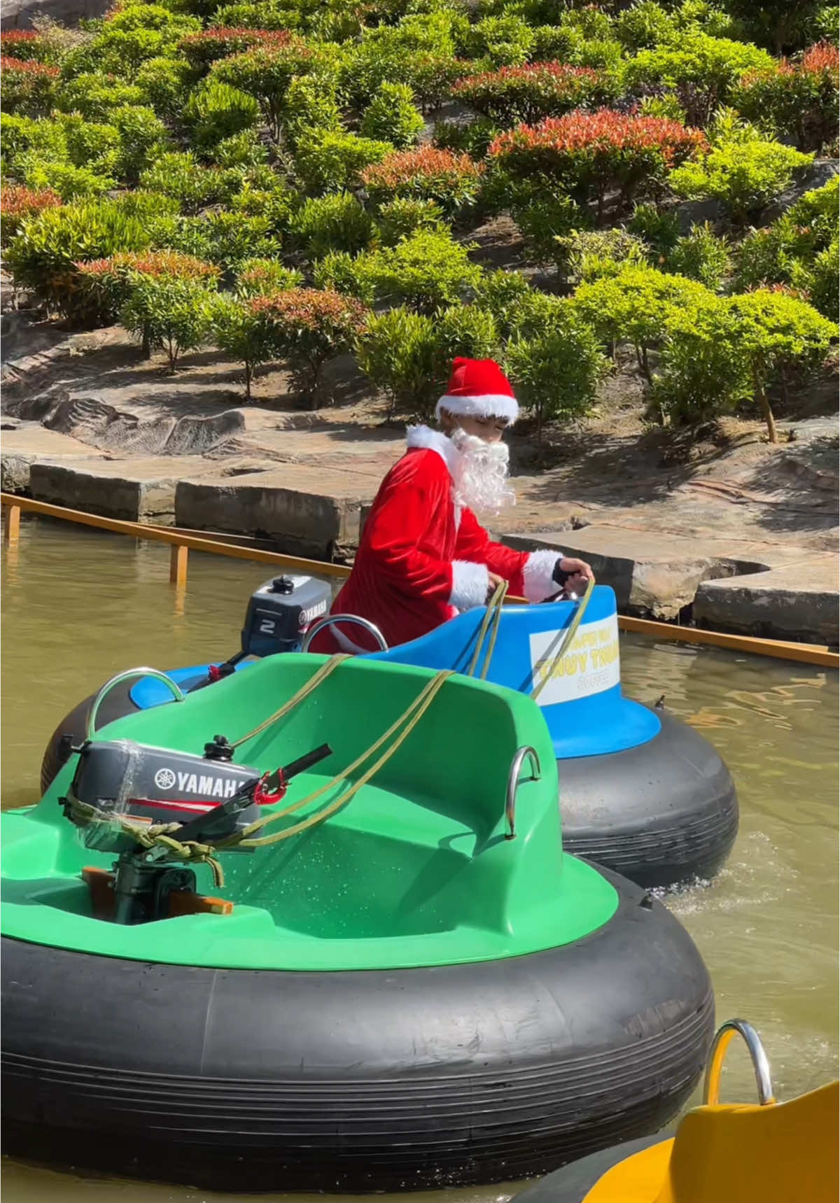 Khi ông già noel cố gắng ship quà bằng đường thuỷ #kdlthuythuan #bumperboats #dalat 