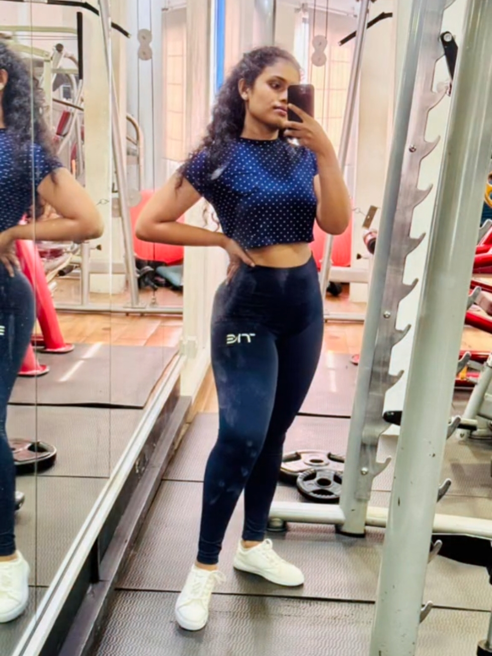 Day by day... 😌💙 #niru #fitness #legday #curlyhair #blue #fypシ #viral #foryoupageofficiall 