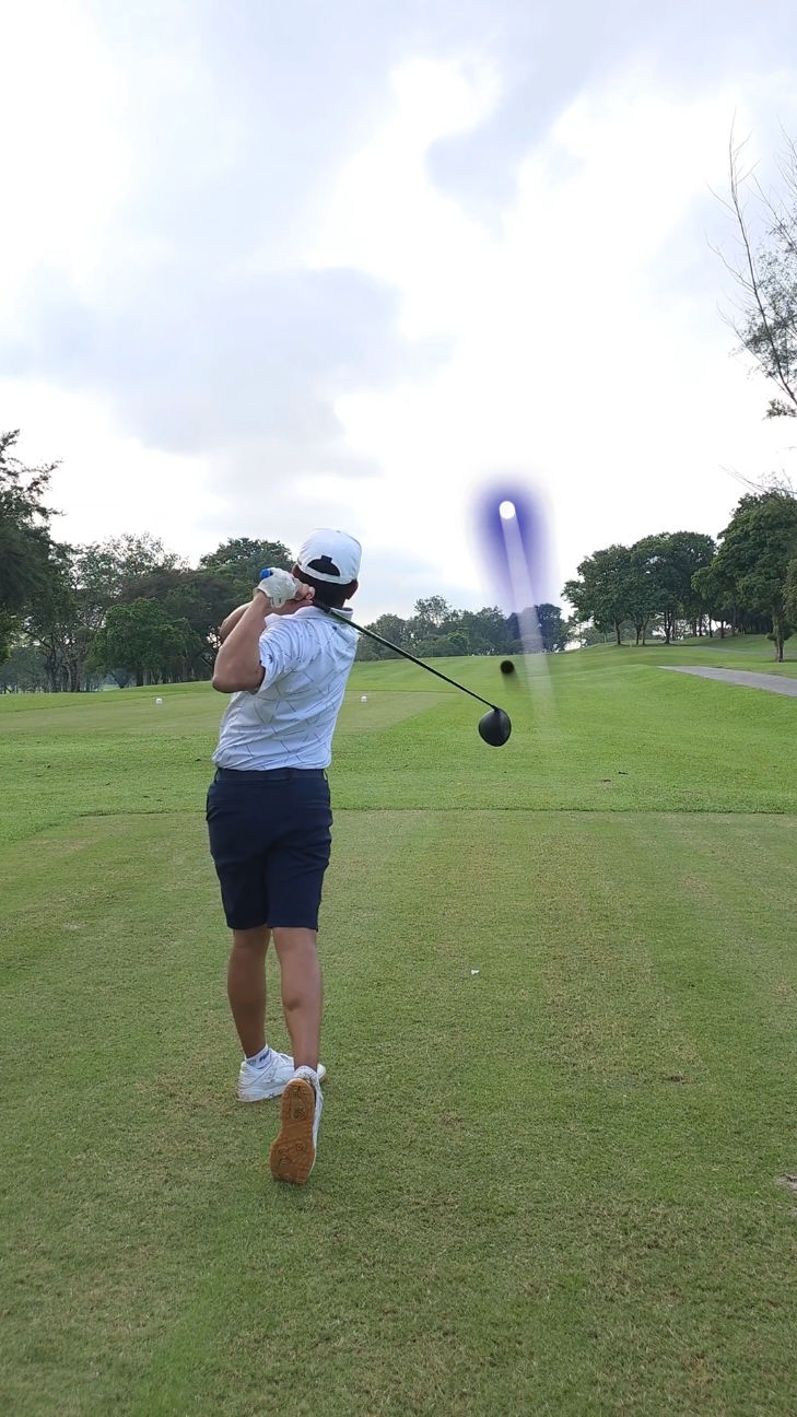 I always strive to swing with the same tempo I've practiced, without getting too excited on every shot. . Cobra Darkspeed X 9 degree driver . Thank you for supporting clubs @cobragolf SEA golfwear @pumagolf SEA #pumagolf #cobragolf #stabilityndistance #golflife #golfswing