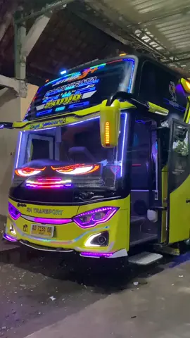 kita spil sanjo saat malam hari exterior dan interior #pariwisataindonesia #adiputrokaroseri #jetbus3voyager #sewabussoloraya #busmaniacomunityindonesia #buspariwisatasoloraya #bismillahfyp @Serlyyypuspitaa🦖 @Dek.Kernet_freelance @RNTransport @jabrik driver toreto 