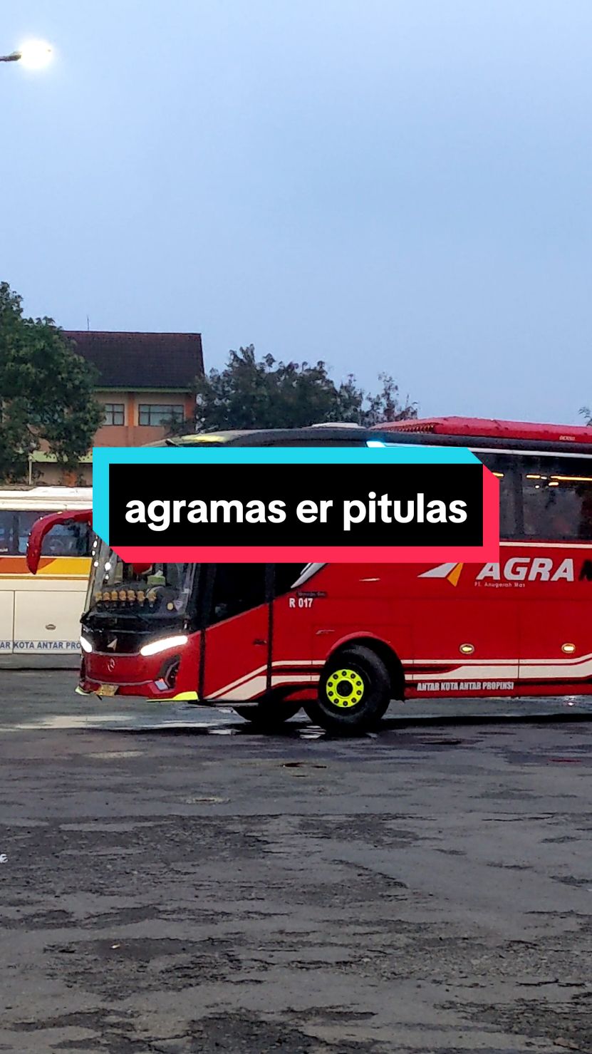 Membalas @ricyega Monggo R-17 sam😁 #agramasmania #agramasdoubledecker #agramaslovers 