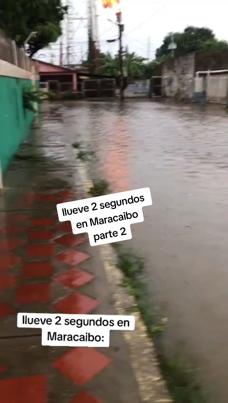 Adiós transformador, te extrañaré 💔 . . . . . . . . . . #maracaibo #lluvias #explosion #transformador #zulia #maracuchos #lluviasfuertes  . .