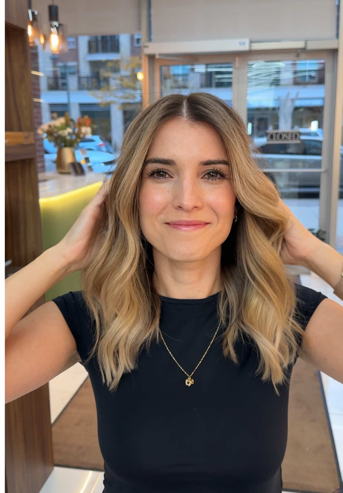 Our talented Stylist Moe brought some life back to his clients hair and we’re obsessed with the results ✨  #oakville #hairsalon #hairsalontiktok #oakvillehairsalon #hairstylist #oakvillehairstylist #bouncyblowout #blonde #blondehair #balyage #oakvillebalayage 