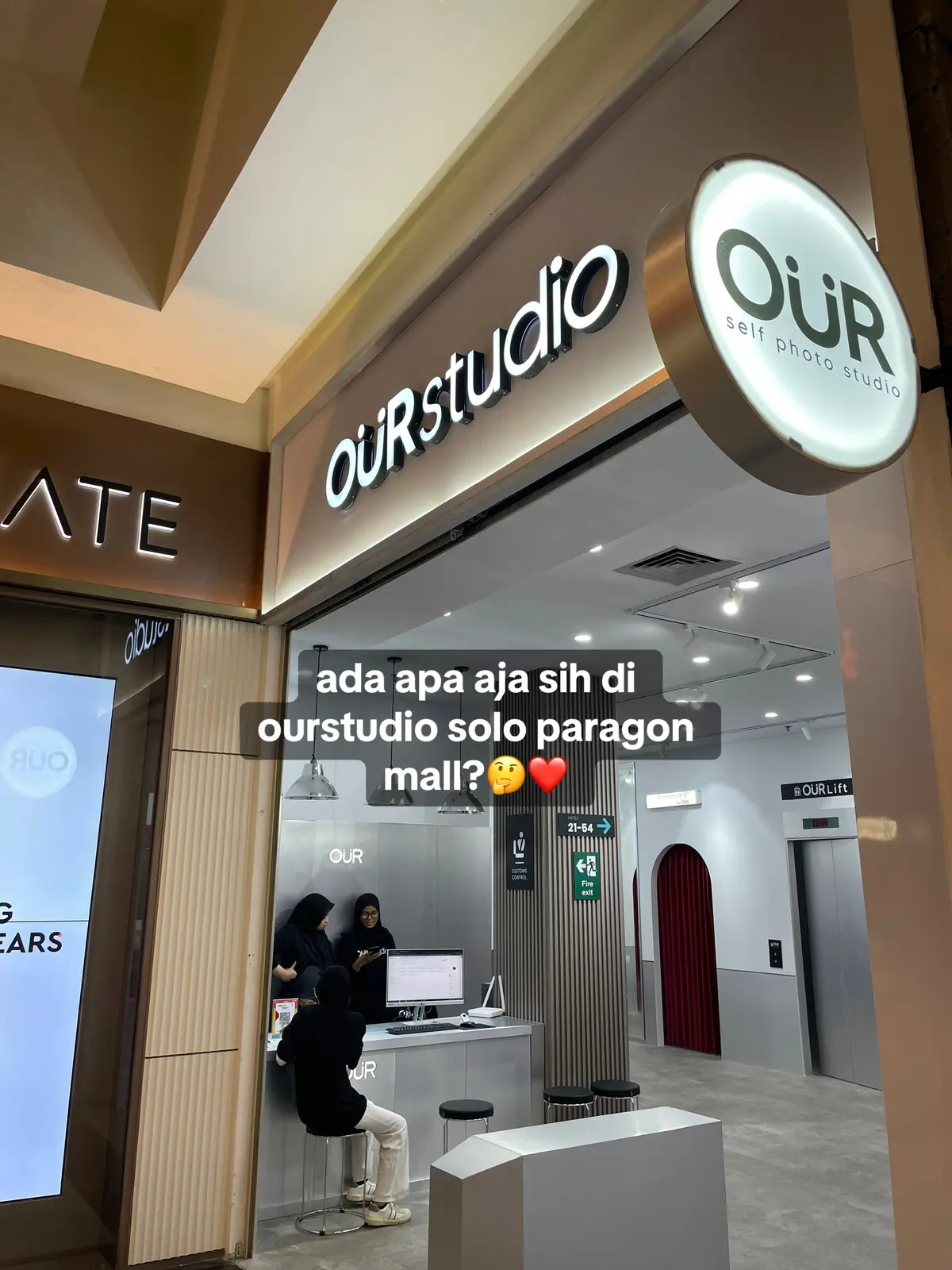 ADA APA AJA SIH DI OURSTUDIO SOLO PARAGON MALL? 🤔❤️ ADA BANYAK BANGET DONG, dari self studio, train photobox, lift photobox, vintage photobox, photofilm photobox dan basic photobox! 🔥 BANYAK PROMONYA HINGGA 29 NOVEMBER 2024 YA! Tunggu apalagi, ajak temen, pacar, keluarga ke OURStudio Solo Paragon Mall sekarang juga di Lantai GF no 35 Dekat Sociolla Sebelah Erha Ultimate 🥳🥰 #selfstudiosolo #photoboxsolo 