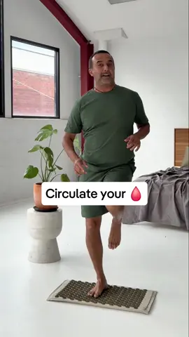 Another big health tip for better blood circulation: an acupressure mat! 🩸✨ Using an acupressure mat daily can help improve blood flow, reduce muscle tension, and promote relaxation. 💆‍♀️🌿 It’s like giving your body a mini spa treatment at home! Pair it with some deep breathing exercises for the ultimate wellness boost. 🧘‍♂️💚 And of course, do it in your comfiest organic cotton loungewear—it’s the perfect way to care for your body and mind. 🌱🛌 Dushyant is wearing: - Men's Jersey Knit Short PJ Set in Kombu Green #HealthTips #AcupressureMat #SelfCare