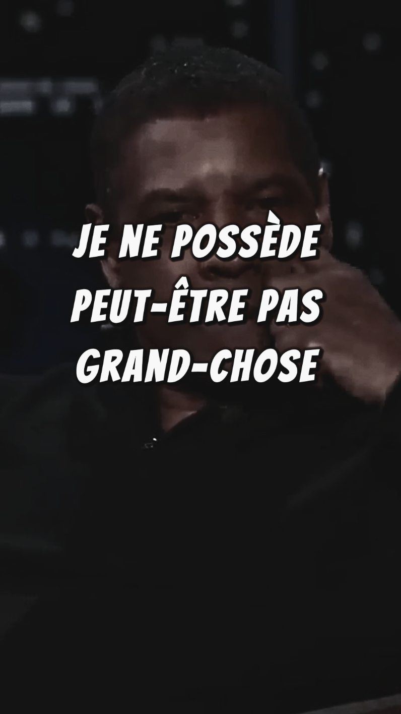 Je ne possède peut-être pas grand chose dans la vie. Je traverse de nombreuses épreuves, mais je refuse de vivre dans l'illusion en faisant semblant de posséder ce qui ne m'appartient pas. L'une des plus grandes leçons que la vie m'a enseignée est qu'il ne faut jamais grandir en marchant sur les autres. 