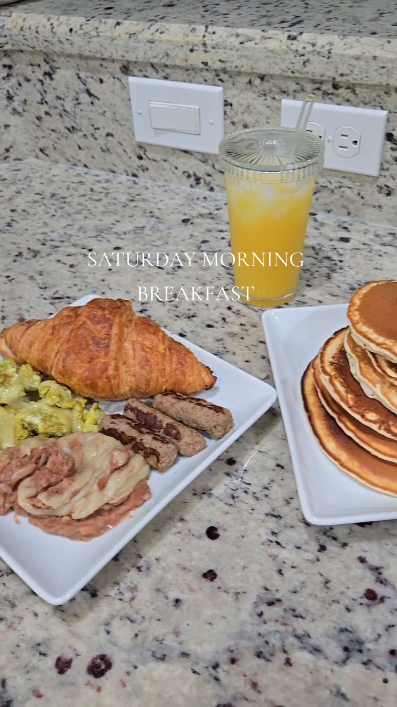 happy saturday! 🌤🥞🍳💛 @Nurse Mike @ SimpleNursing always in the background 🩺✨️ . . #sabado #desayuno #breakfast #breakfastideas #cookwithme #morning #buenosdias #crossaint #mexican #breakfastrecipes #recetasfaciles #pancakes #chocolatelover #Love #Home #homemade #nursingschool #simplenursing #nursemike #rn #nclex #studytok 