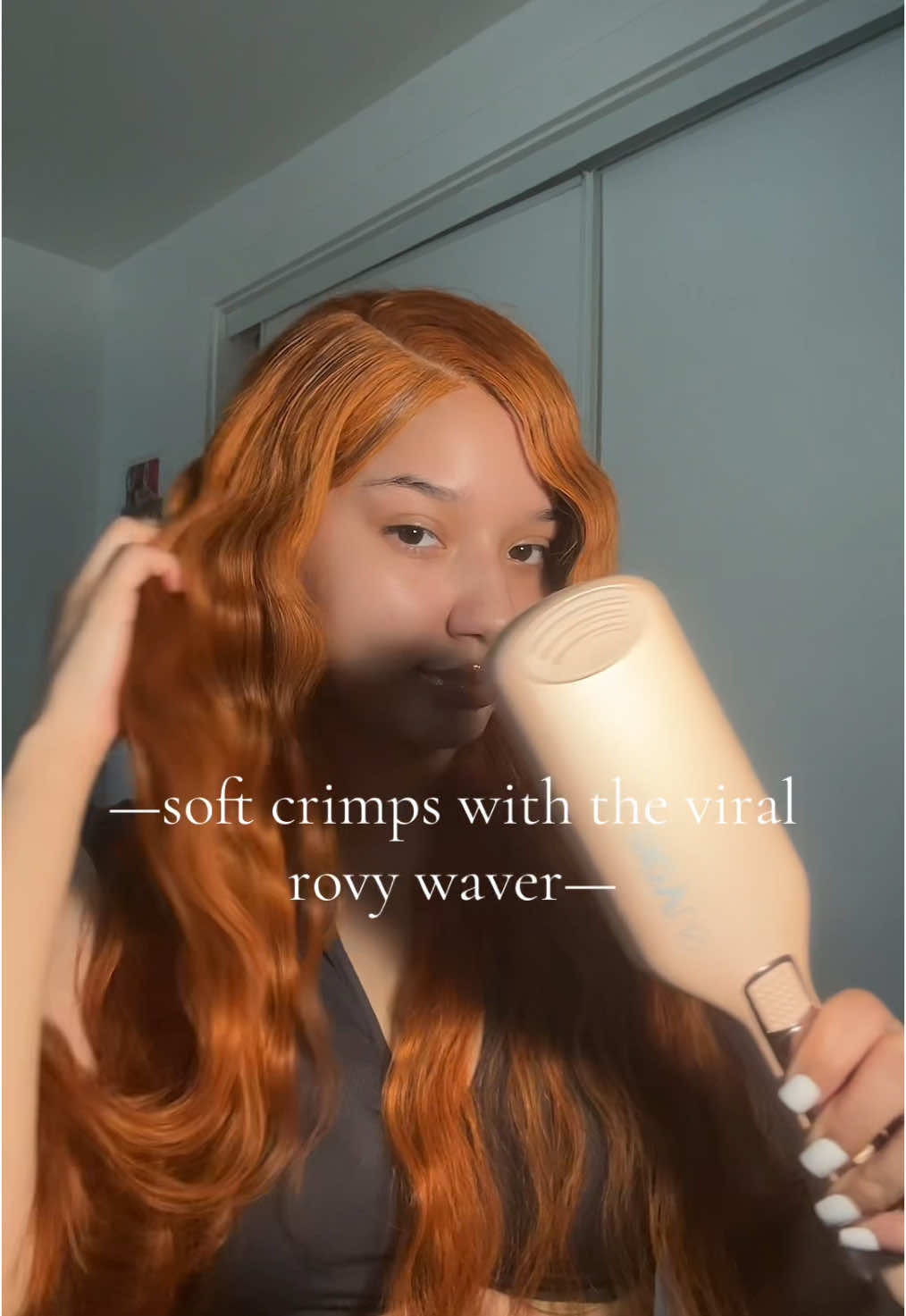 i love this waver! it’s so easy so clamp the hair, doesn’t require no pressure. #myyshop #myyshopbeauty #rovy #hair #beachwaves #mermaidhair #mermaidhair #hairtutorial #wavyhair #hairtok #crimpedhair 