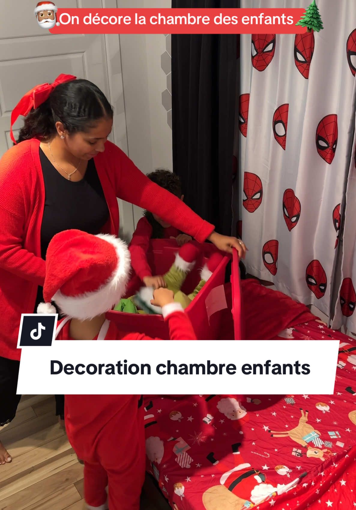 Aujourd’hui on décore pour noel la chambre des enfants ♥️