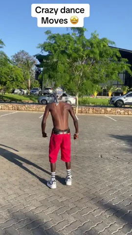The dance moves are out of this world 🤩#RonaldExpensive #entertainment #fyp #America 