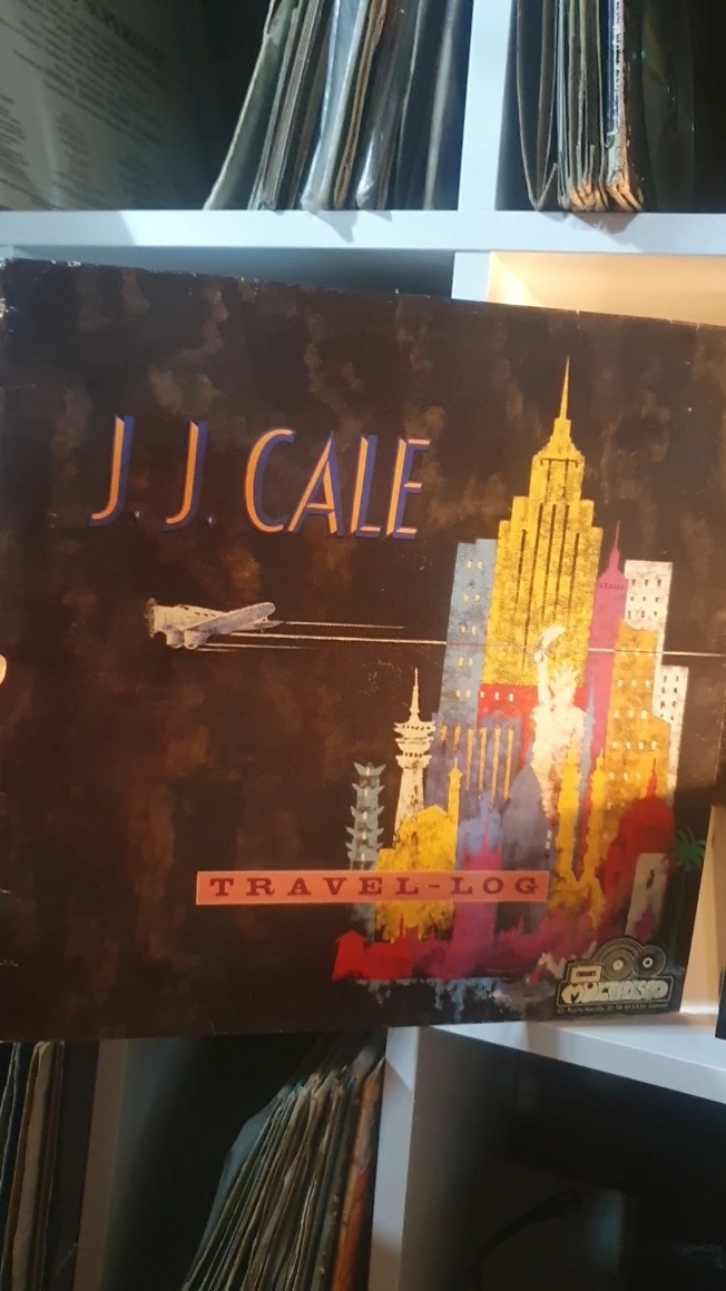 J.J. Cale, nacido en Oklahoma City o 5 de decembro de 1938 e finado en La Jolla o 26 de xullo de 2013, foi un músico e compositor estadounidense. O seu verdadeiro nome era John W. Cale, aínda que moitas fontes dan incorrectamente o nome de Jean Jacques Cale. Criouse en Tulsa.  #discosdevinilo #musicas #jjcale #guitarist #colection  #vinilosclasicos 