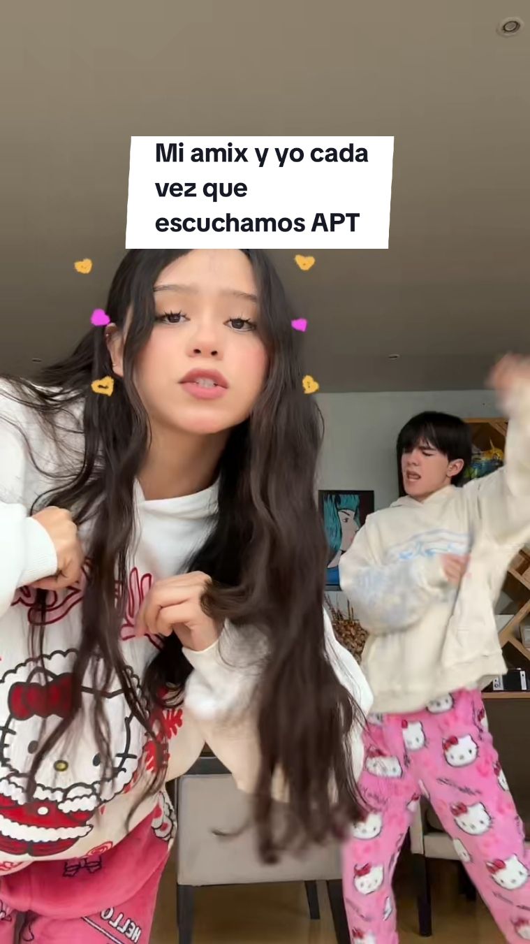 @Carlos Alberto Fuentes y @Vanee bailando APT #carlosalbertofuentes #carlosalberto #caslos #vanee #vanerdd #apt #rose #brunomars #song #humor #fyp #foryou #parati #viral #tiktok #tiktoker #influencer #racha 